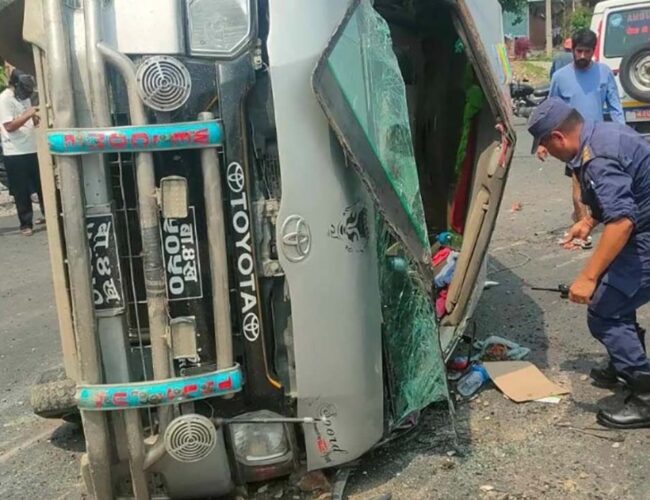 पूर्व–पश्‍चिम राजमार्गमा दुर्घटना : आठ जना घाइते