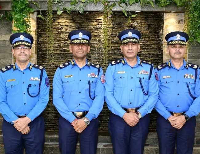 चार एआईजीलाई दर्ज्यानी चिन्हद्वारा सुशोभन