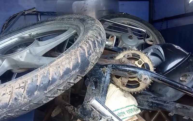 कपिलवस्तुमा चोरीको मोटरसाइकल ‘काटेर गायब’ बनाउने खेल पर्दाफास